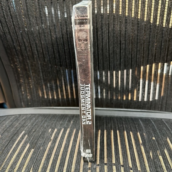 NWT Terminator 2 (T2) DVD - Picture 2 of 4